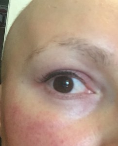 Eyeliner + false lashes 